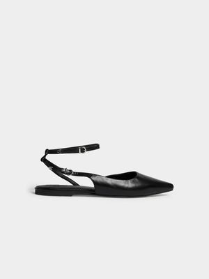 Pointed Toe Buckle Detail Pumps