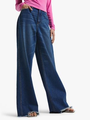 Women's Medium Wash Frayed Edge Jeans