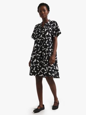Women's Black & White Abstract Print Tunic Dress