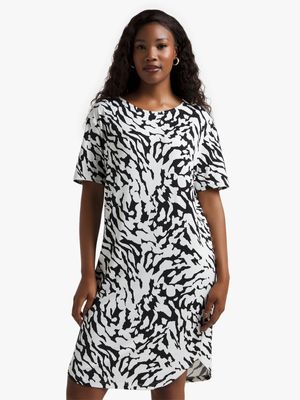 Women's Black & White Abstract Print T-Shirt Dress