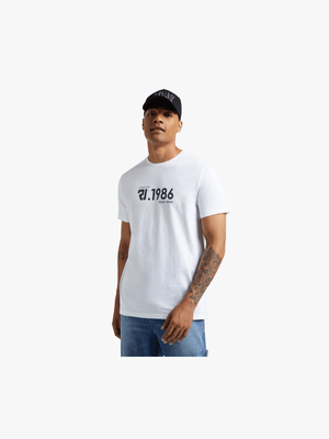 Men's Relay Jeans Slim Fit White Graphic T-Shirt