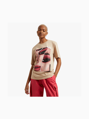 Women's Stone Magazine Face Graphic Top