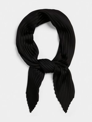 Black Pleated Scarf