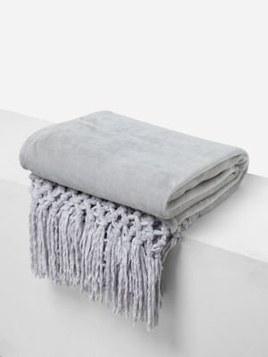 Recycled Tassel Mink Throw Soft Silver 130x180