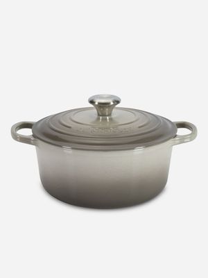 Le Creuset Signature Round Cocotte Nutmeg 28cm