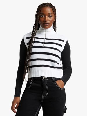 Y&G Sleeveless Zip Neck Knit Top