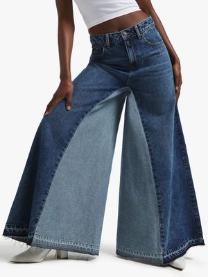 Women's Medium Wash Two Tone Flared Wide Leg Jeans