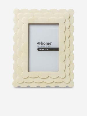 Scalloped Ivory Resin Photo Frame 10x15cm