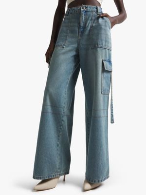 Women's Light Wash Wide Leg Cargo Jeans