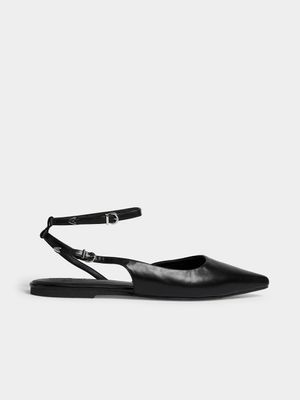 Pointed Toe Buckle Detail Pumps