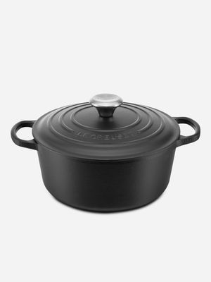 le creuset sign casserole round matt black 22cm