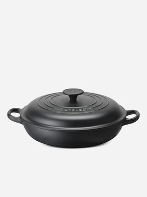 le creuset sign casserole buffet matt black 30cm