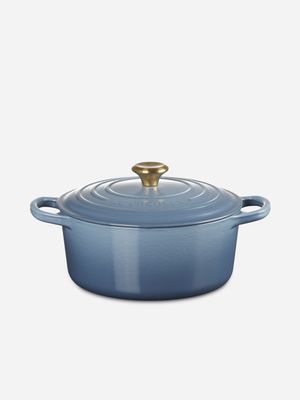 le creuset signature round cocotte chambray 26cm