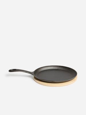 Jet Home Cast Iron Pan & Bamboo Tray