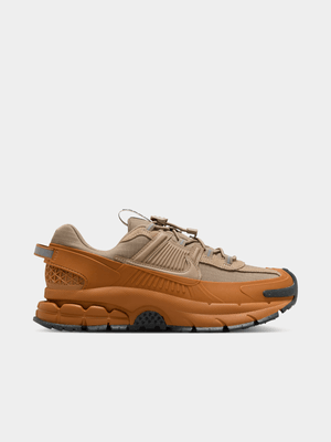 Nike Women's Zoom Vomero Roam Wheat/Black/Gold Sneaker