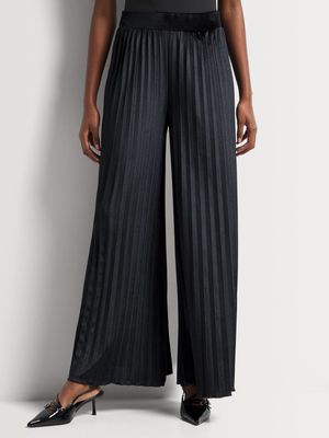 Wide Leg Velour Pleated Pants