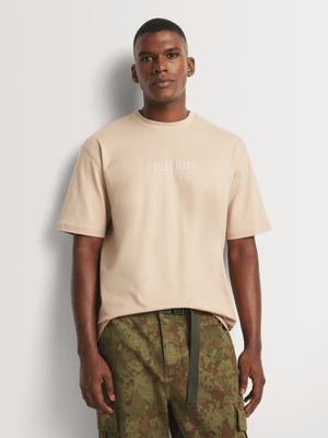 Men's Relay Jeans Min Interlock Stone T-Shirt