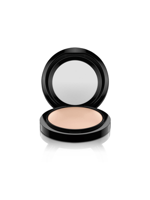 MAC Medium Skin Finish Powder