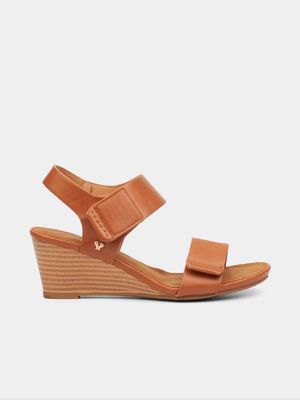 Women's  Butterfly Feet Tan Shani 7 Wedges