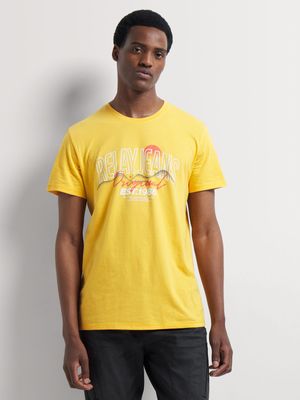 Men's Relay Jeans Slim Fit Sunset Yellow Graphic T-Shirt