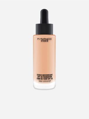 MAC Women Studio Waterweight Foundation