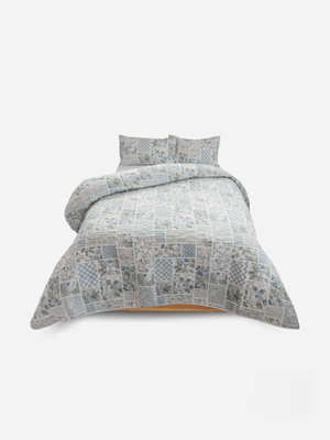 Volpes Margie Eggshell Quilt Set