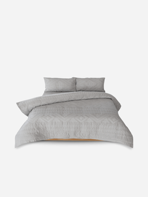 Volpes Belinda Grey Quilt Set