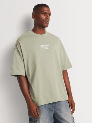 Men's Relay Jeans Cropped Boxy Micro Branded Green Graphic T-Shirt