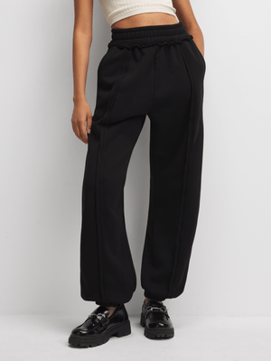 The FIX Women's Black Barrel Jogger With Raw Edge