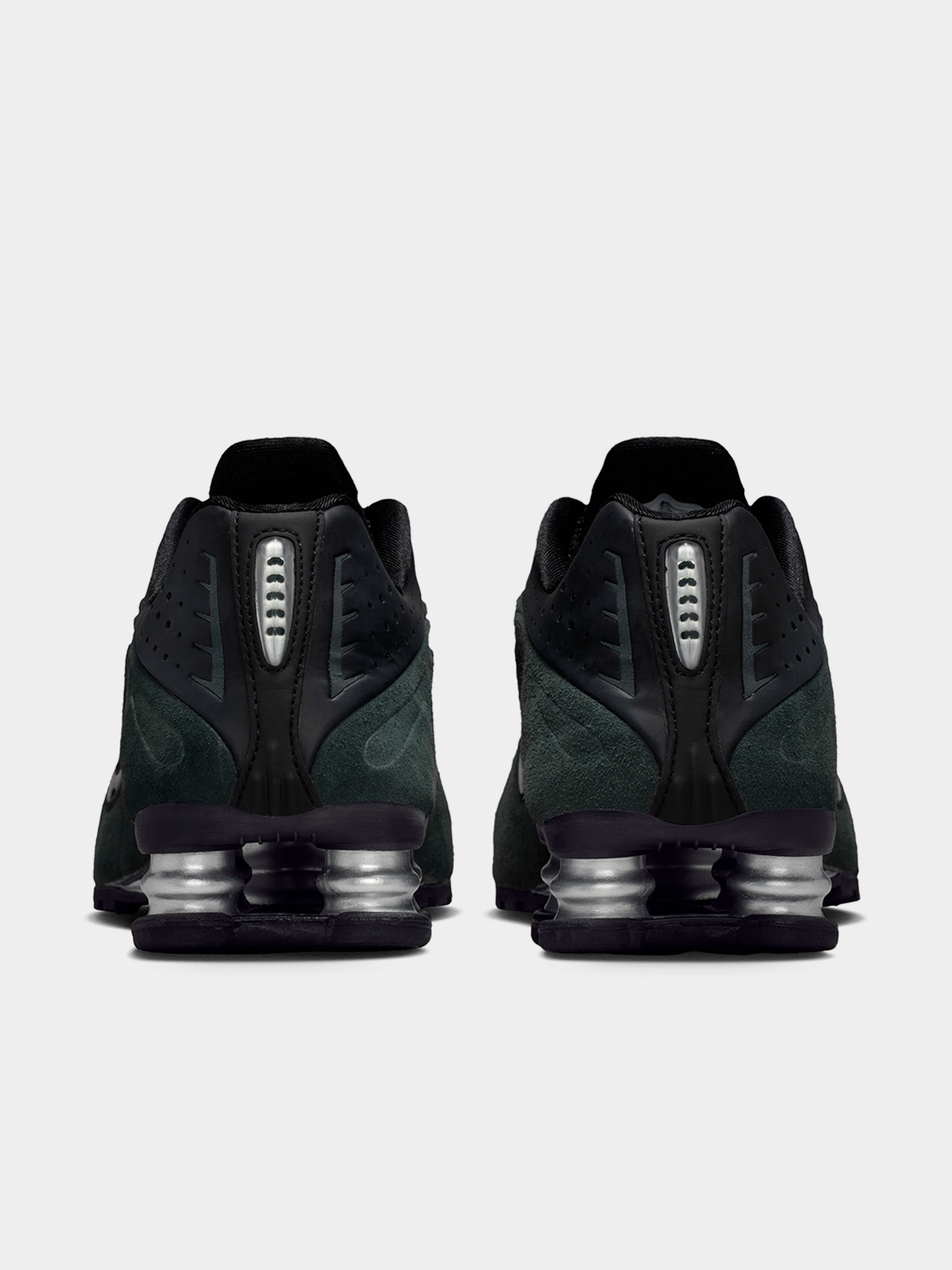 black nike sneakers for ladies