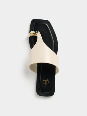 FF Trim Toe Post Sandals